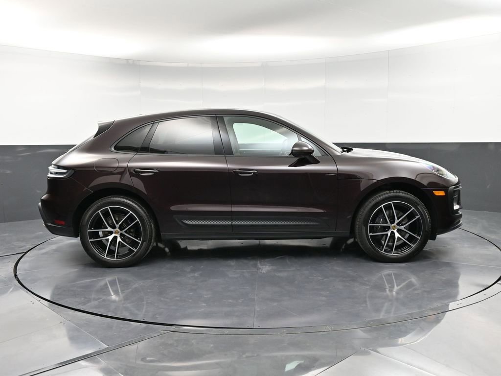 Certified 2025 Porsche Macan image 9