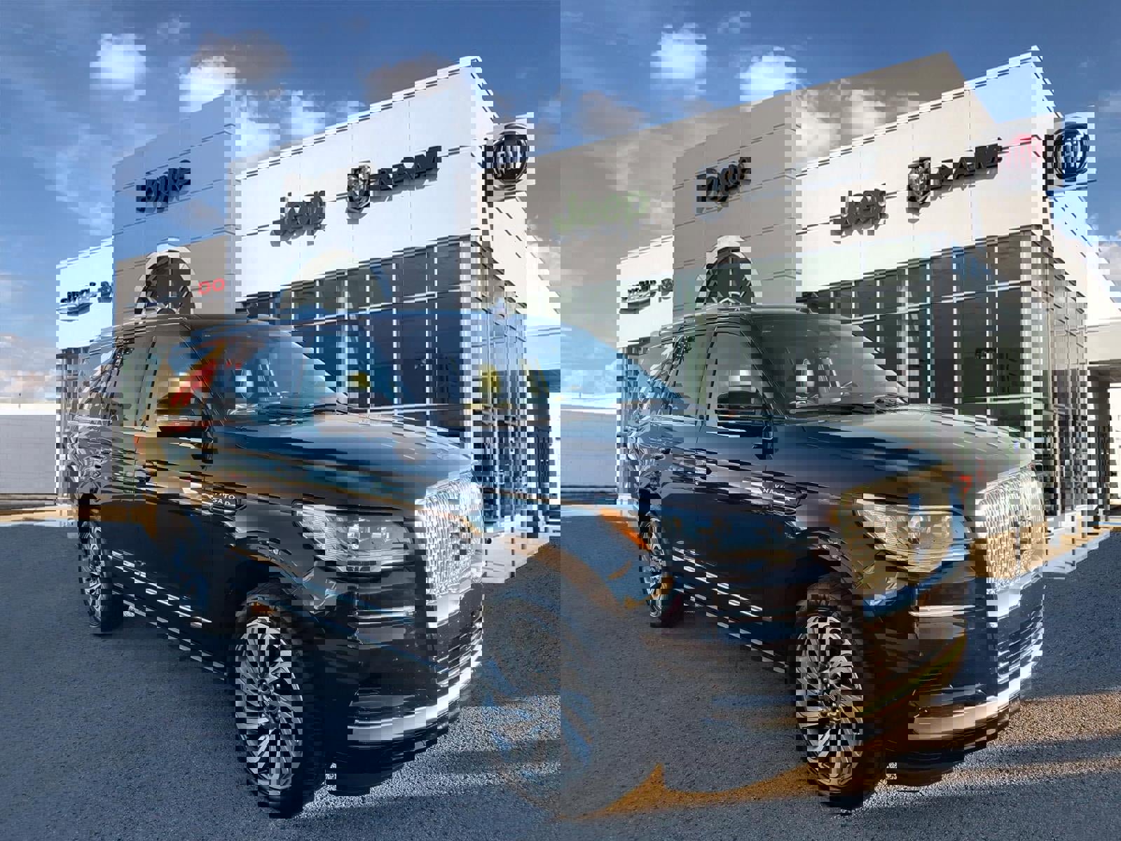 Used 2024 Lincoln Navigator Reserve image 1