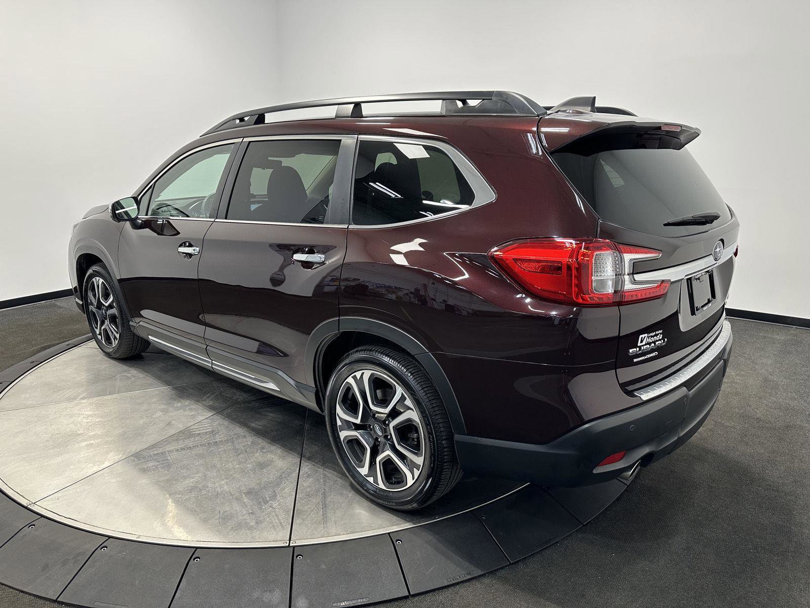 Used 2023 Subaru Ascent Touring AWD/4WD image 5