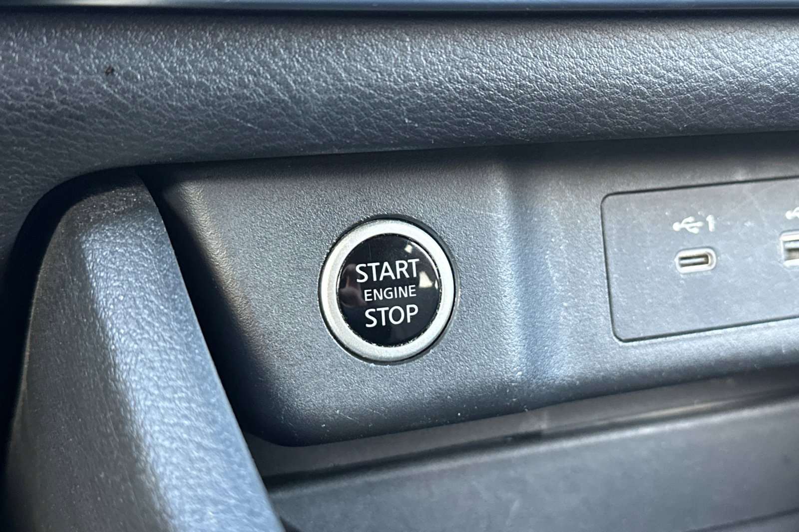 Used 2023 Nissan Rogue SV image 22