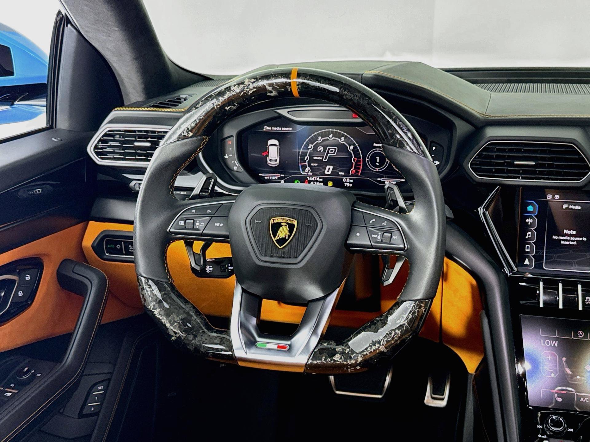 Used 2022 Lamborghini Urus AWD/4WD image 6