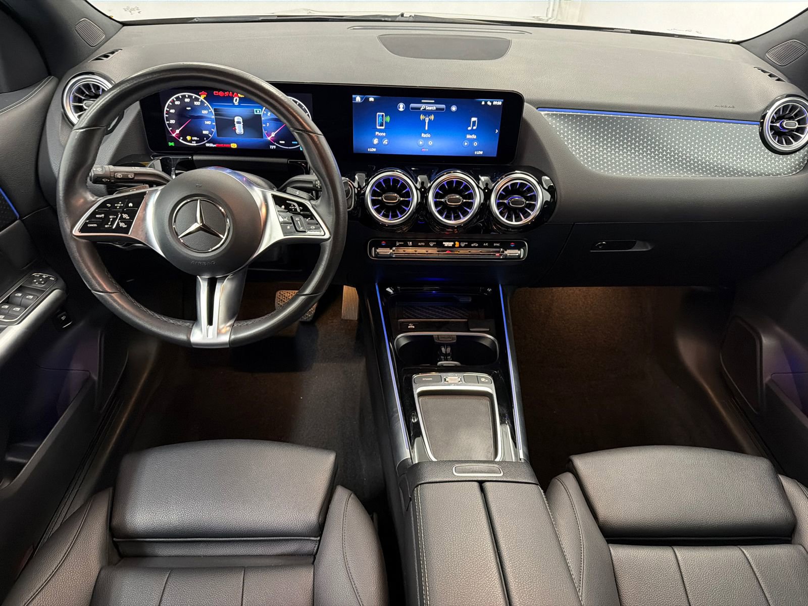 Used 2025 Mercedes-Benz GLA 250 4MATIC image 17