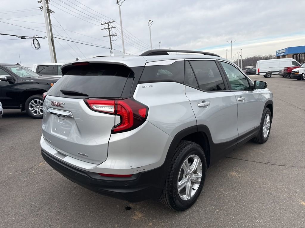 Used 2022 GMC Terrain SLE w/ Driver Convenience Package image 5