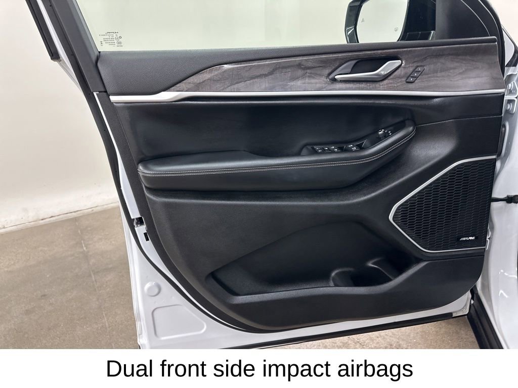 Used 2023 Jeep Grand Cherokee 4WD 4xe image 31