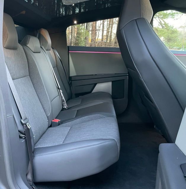 Used 2025 Tesla Cybertruck 2WD Crew Cab image 18