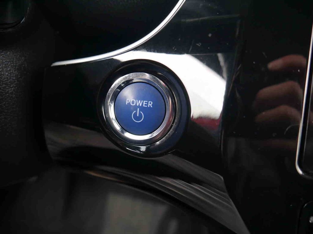 Used 2019 Toyota Prius XLE image 29