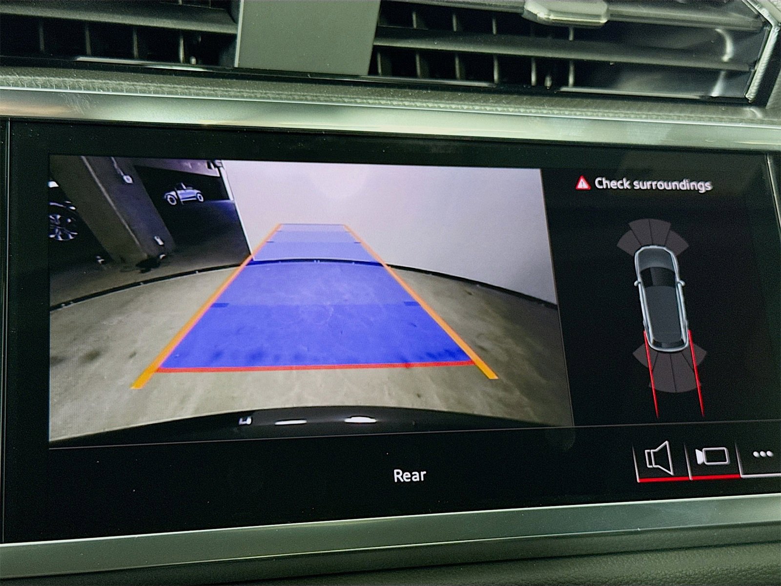 New 2025 Audi Q3 2.0T Premium image 13