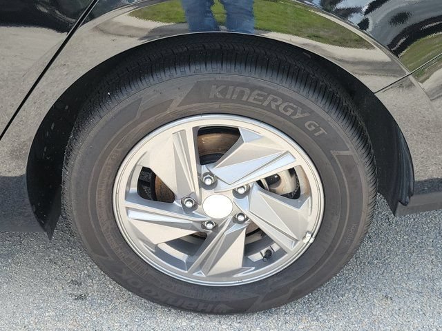 Certified 2025 Hyundai Elantra SE FWD image 5