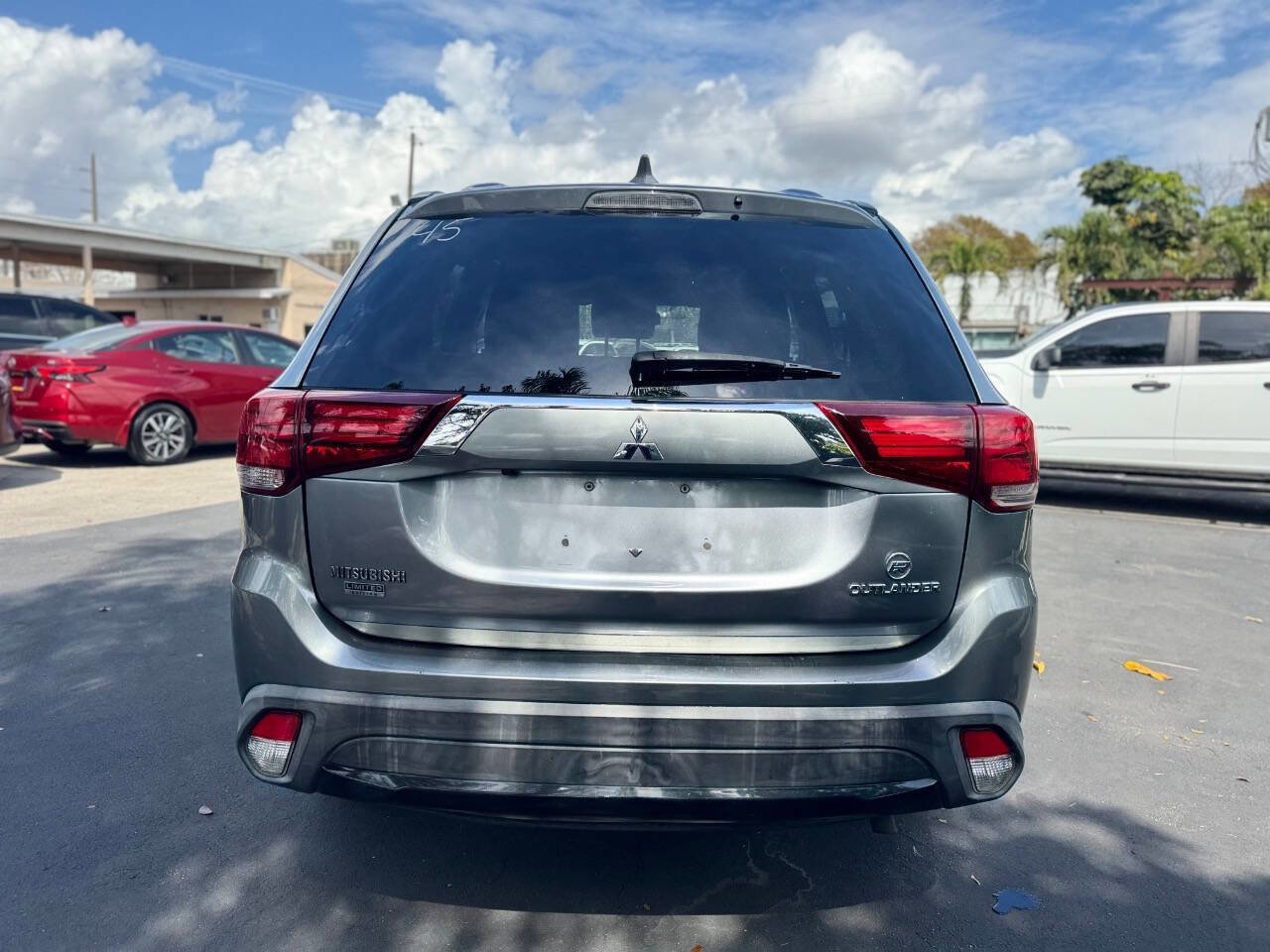 Used 2018 Mitsubishi Outlander SE image 9