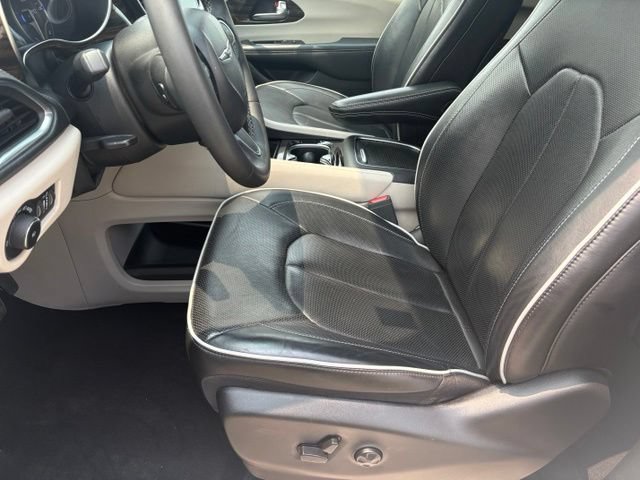 Used 2023 Chrysler Pacifica Limited FWD image 10