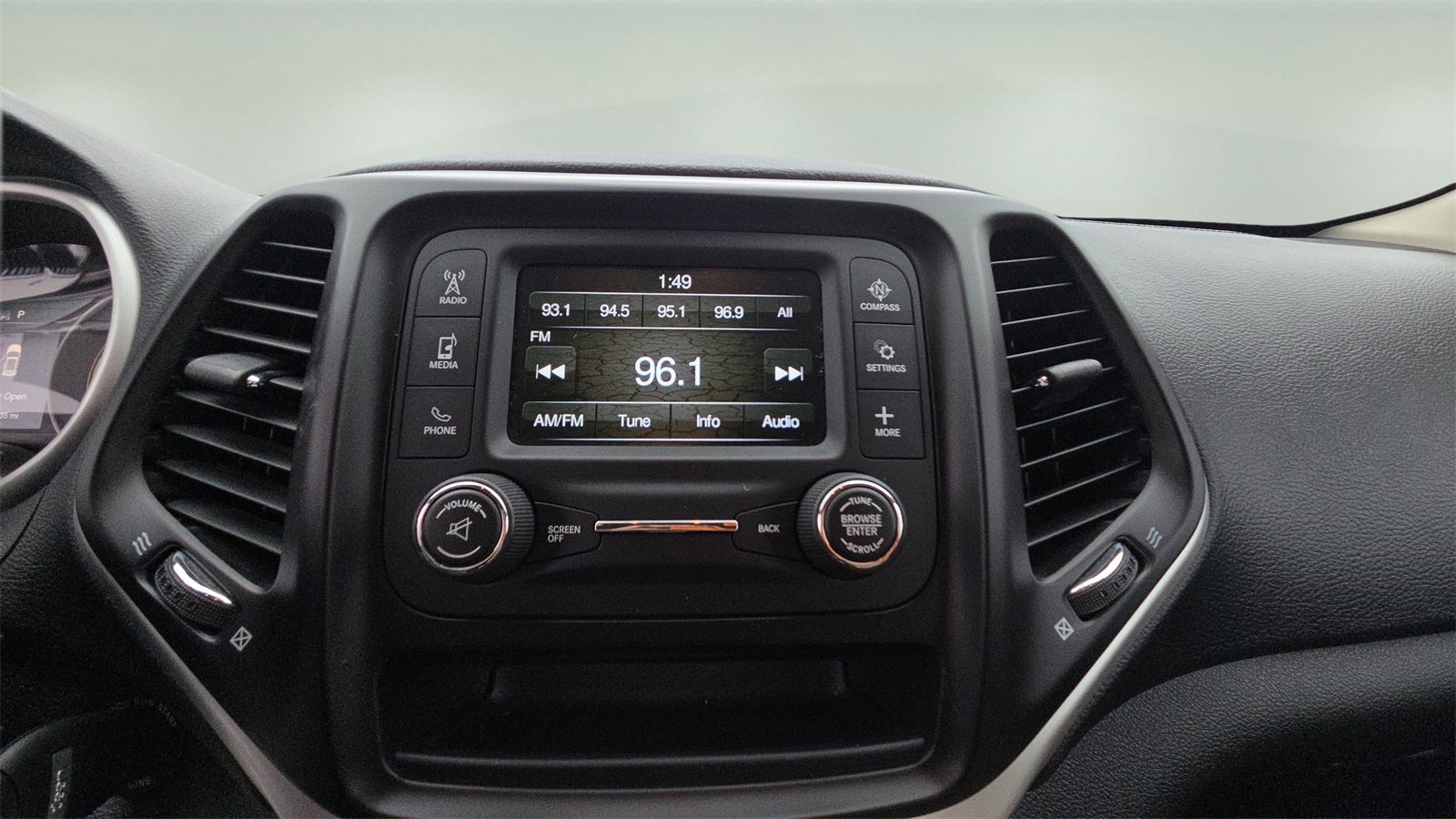 Used 2016 Jeep Cherokee Sport image 10