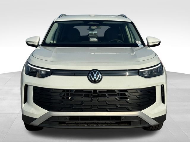 Used 2025 Volkswagen Tiguan SE FWD image 10