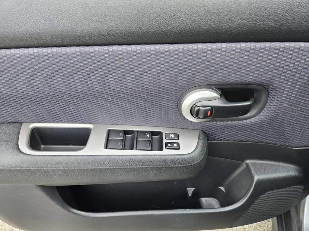 Used 2009 Nissan Versa Hatchback w/ Convenience Pkg FWD image 13