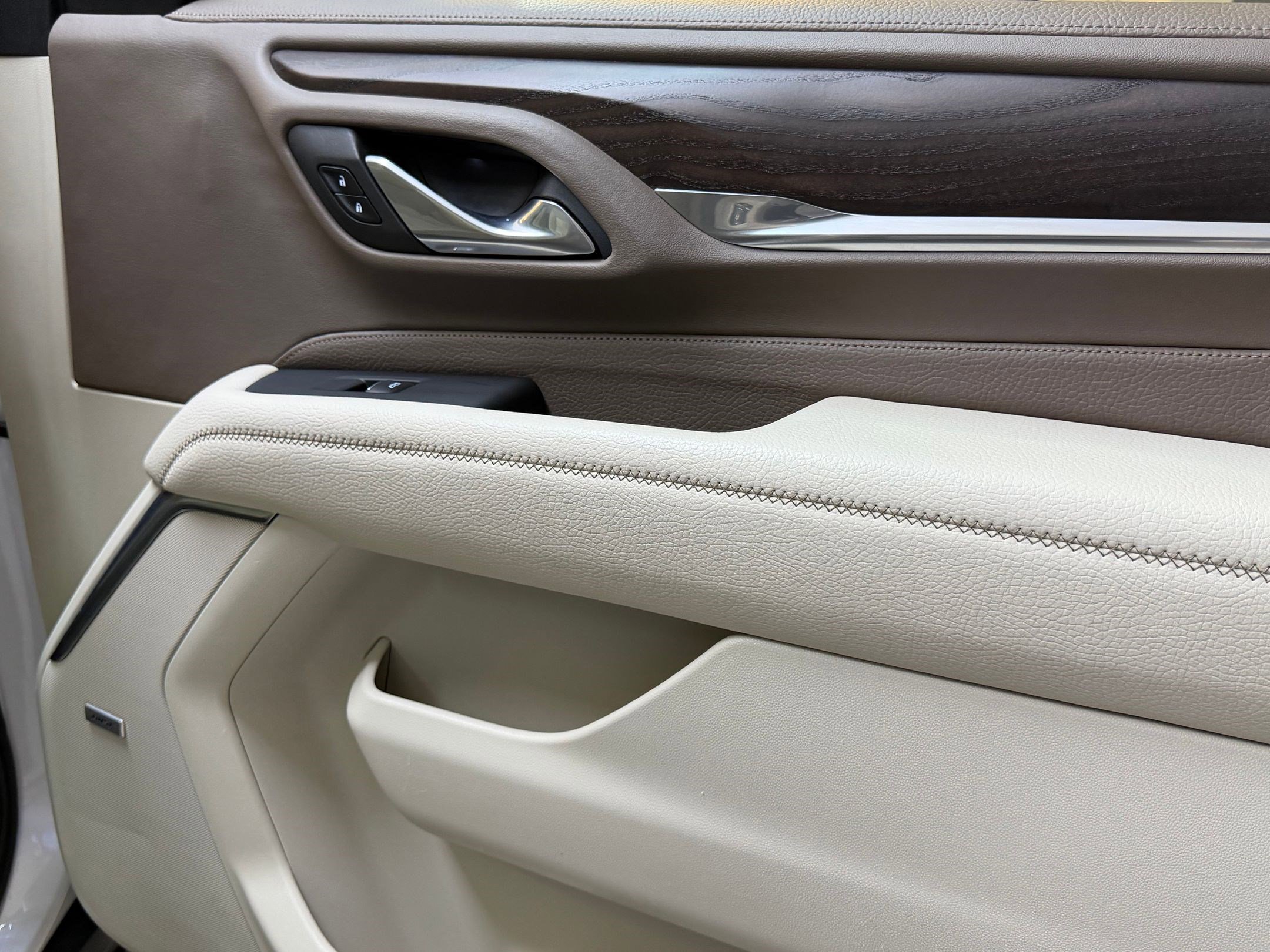 Used 2023 GMC Yukon XL Denali image 48