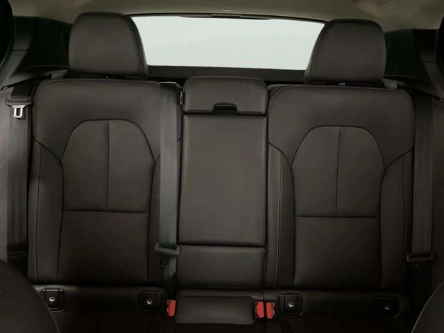 Used 2025 Volvo XC40 B5 Plus image 73