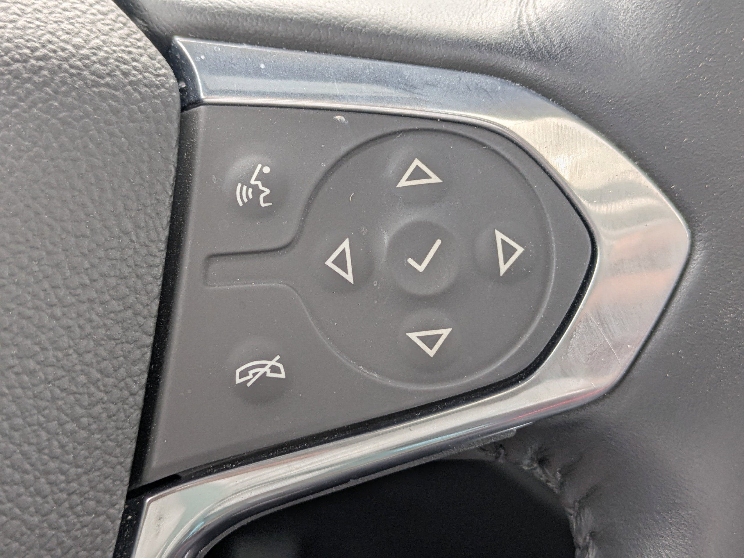 Used 2022 Chevrolet Traverse Premier w/ LPO, Floor Liner Package image 30