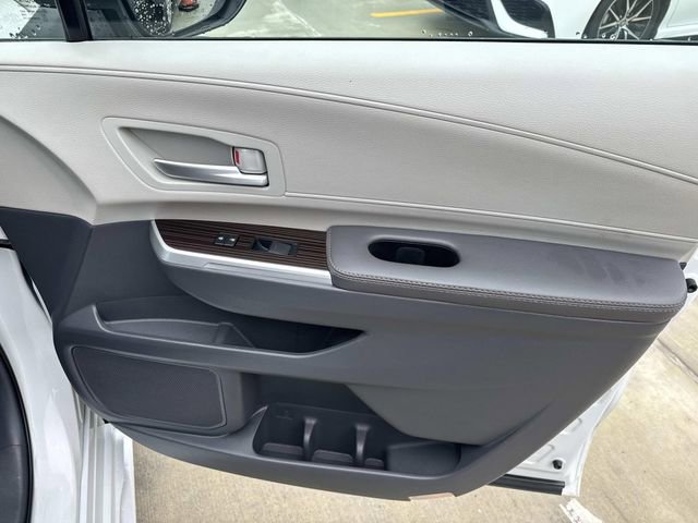 Used 2024 Toyota Sienna XLE FWD image 14