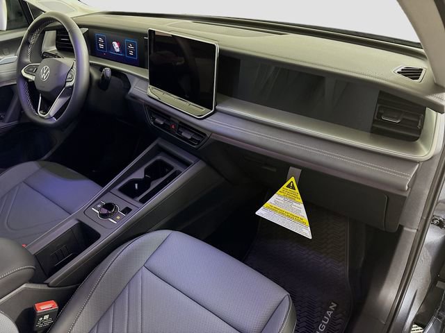 New 2025 Volkswagen Tiguan SE image 31