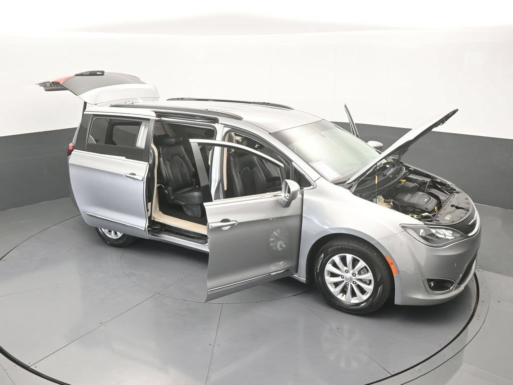 Used 2017 Chrysler Pacifica Touring-L FWD image 70