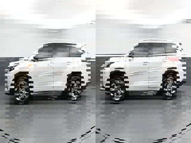 Used 2017 Toyota Highlander Limited image 9