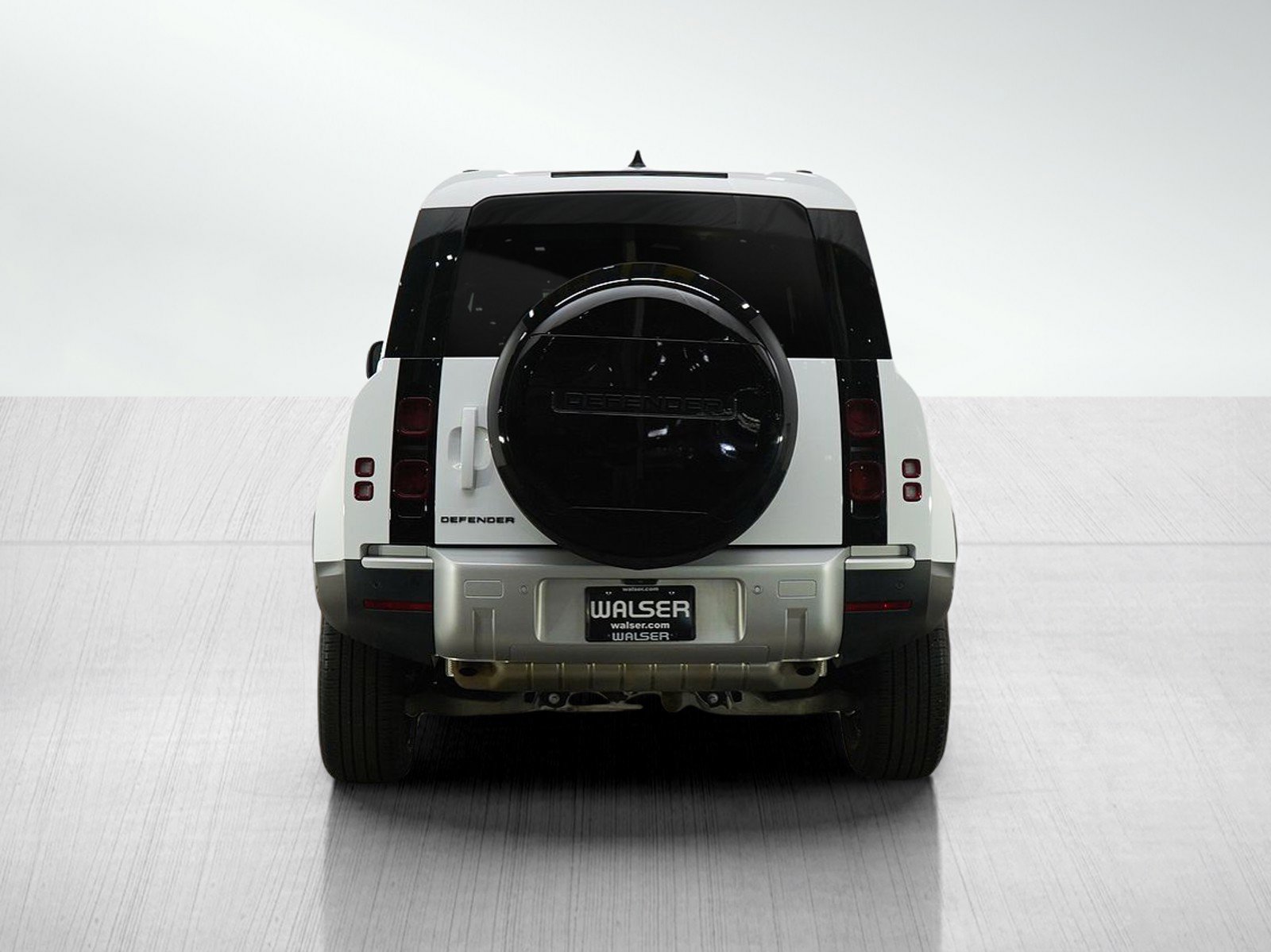 Used 2025 Land Rover Defender 110 S AWD/4WD image 4