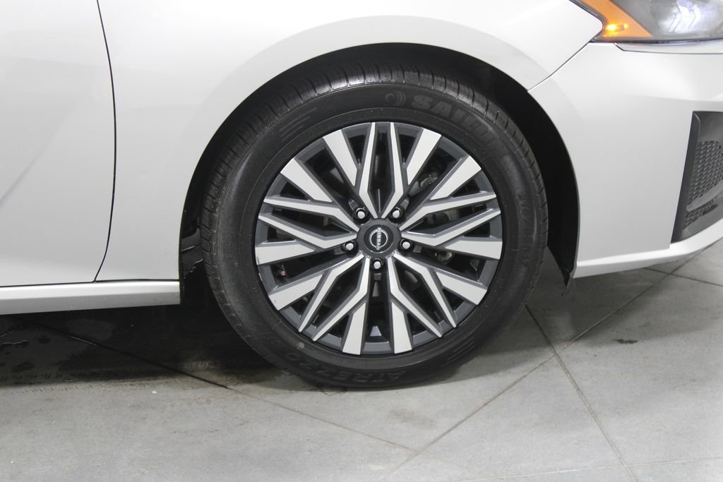 Used 2024 Nissan Altima 2.5 SV image 12