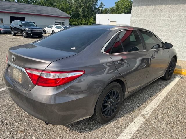 Used 2016 Toyota Camry LE FWD image 5