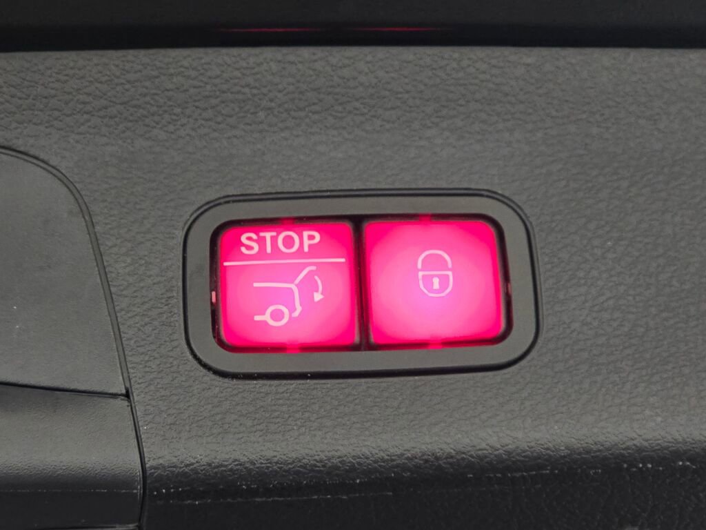 Used 2020 Mercedes-Benz GLS 450 4MATIC image 24