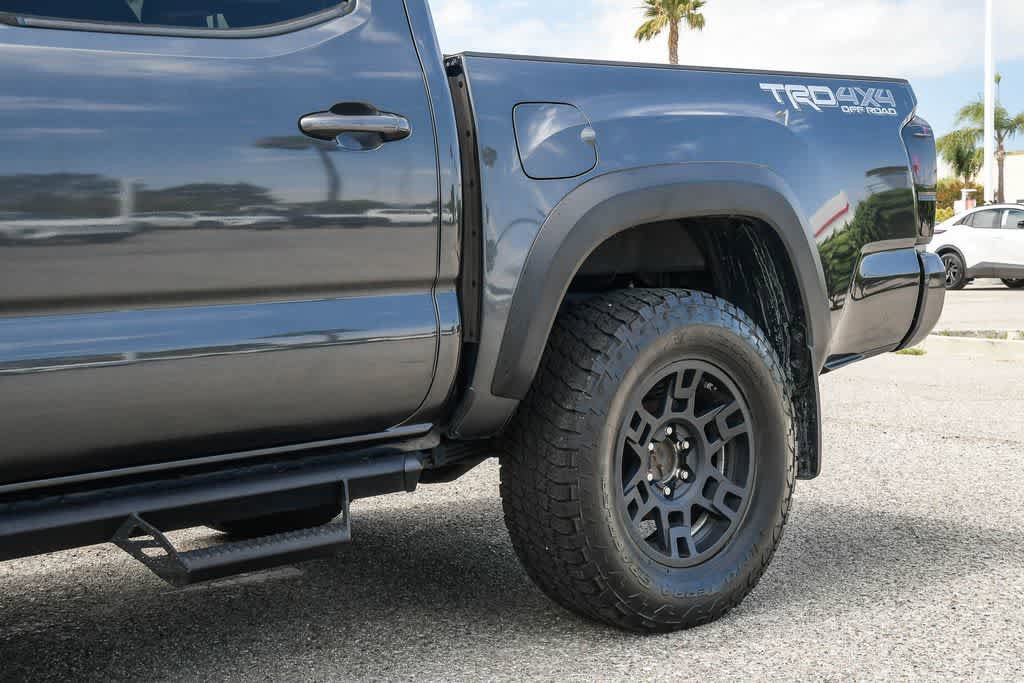 Used 2020 Toyota Tacoma TRD Off-Road w/ Technology Package AWD/4WD image 11