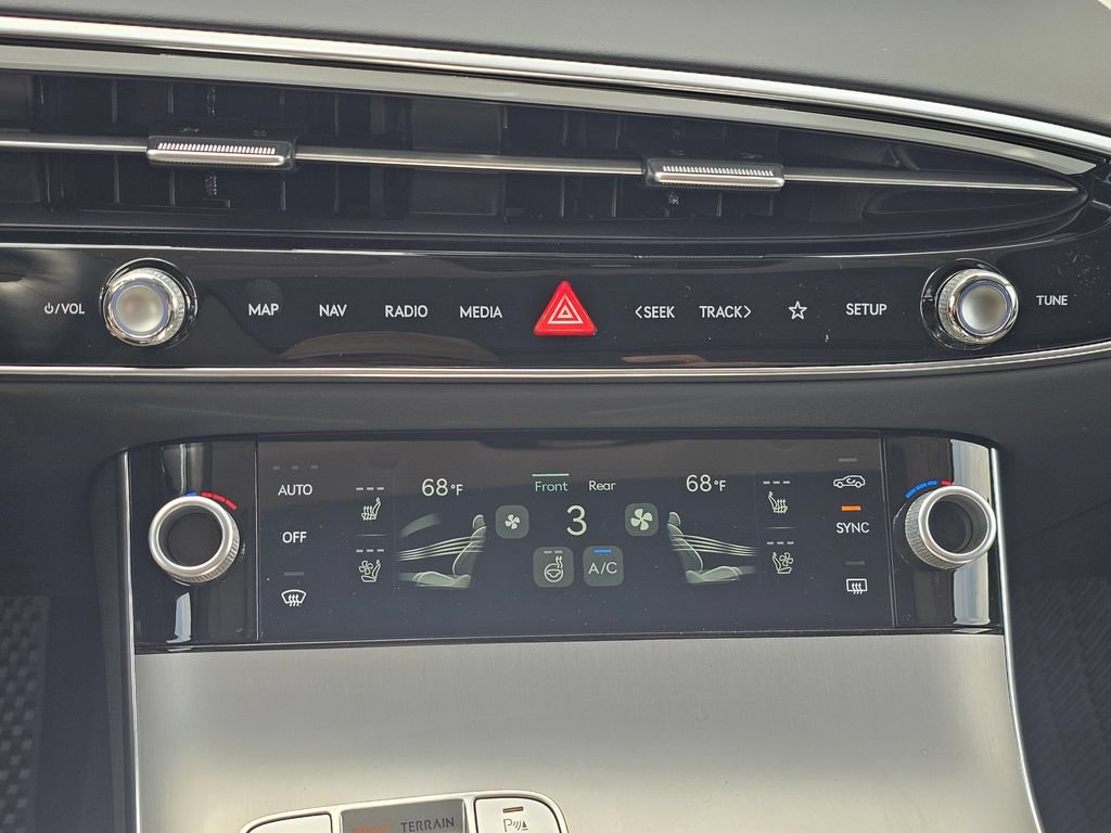 New 2026 Genesis GV70 2.5T Advanced AWD/4WD image 16