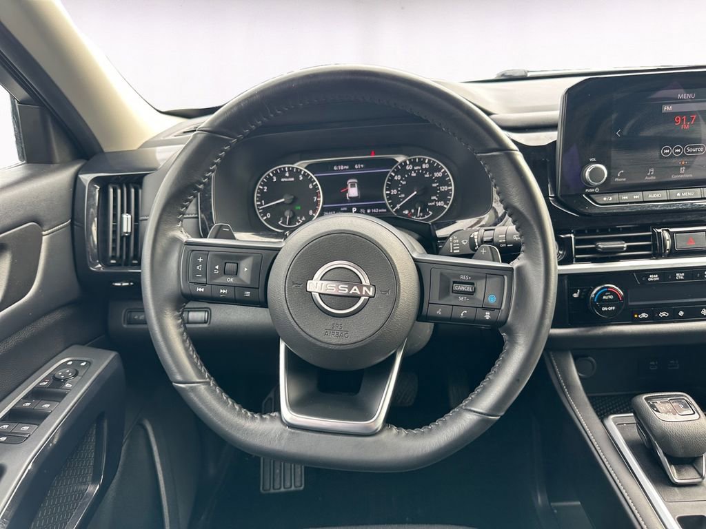 Used 2024 Nissan Pathfinder SV w/ SV Premium Package image 12
