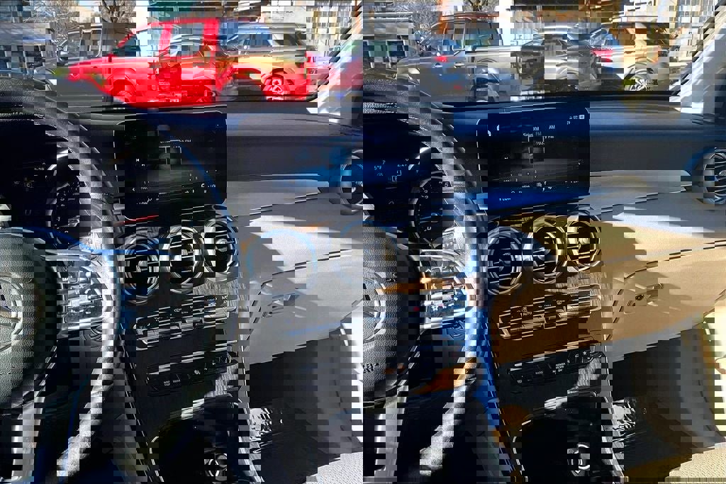 Used 2021 Mercedes-Benz GLC 300 4MATIC w/ Premium Package image 5