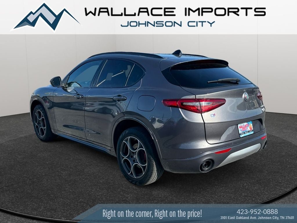 Used 2023 Alfa Romeo Stelvio Ti AWD/4WD image 3