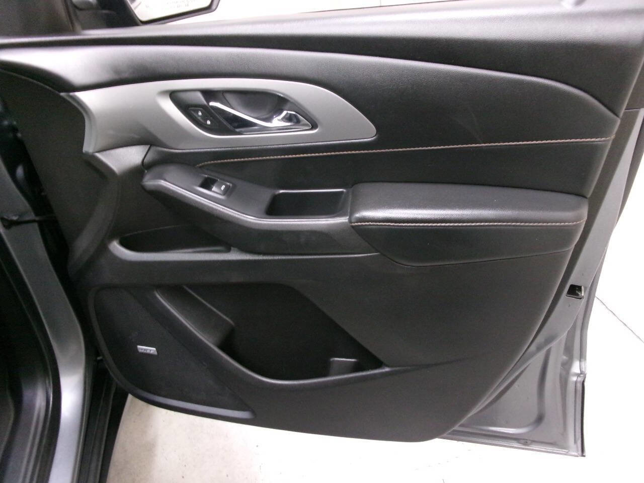 Used 2021 Chevrolet Traverse RS image 28