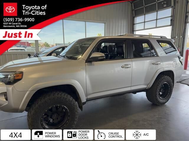 Used 2018 Toyota 4Runner SR5 Premium AWD/4WD image 38