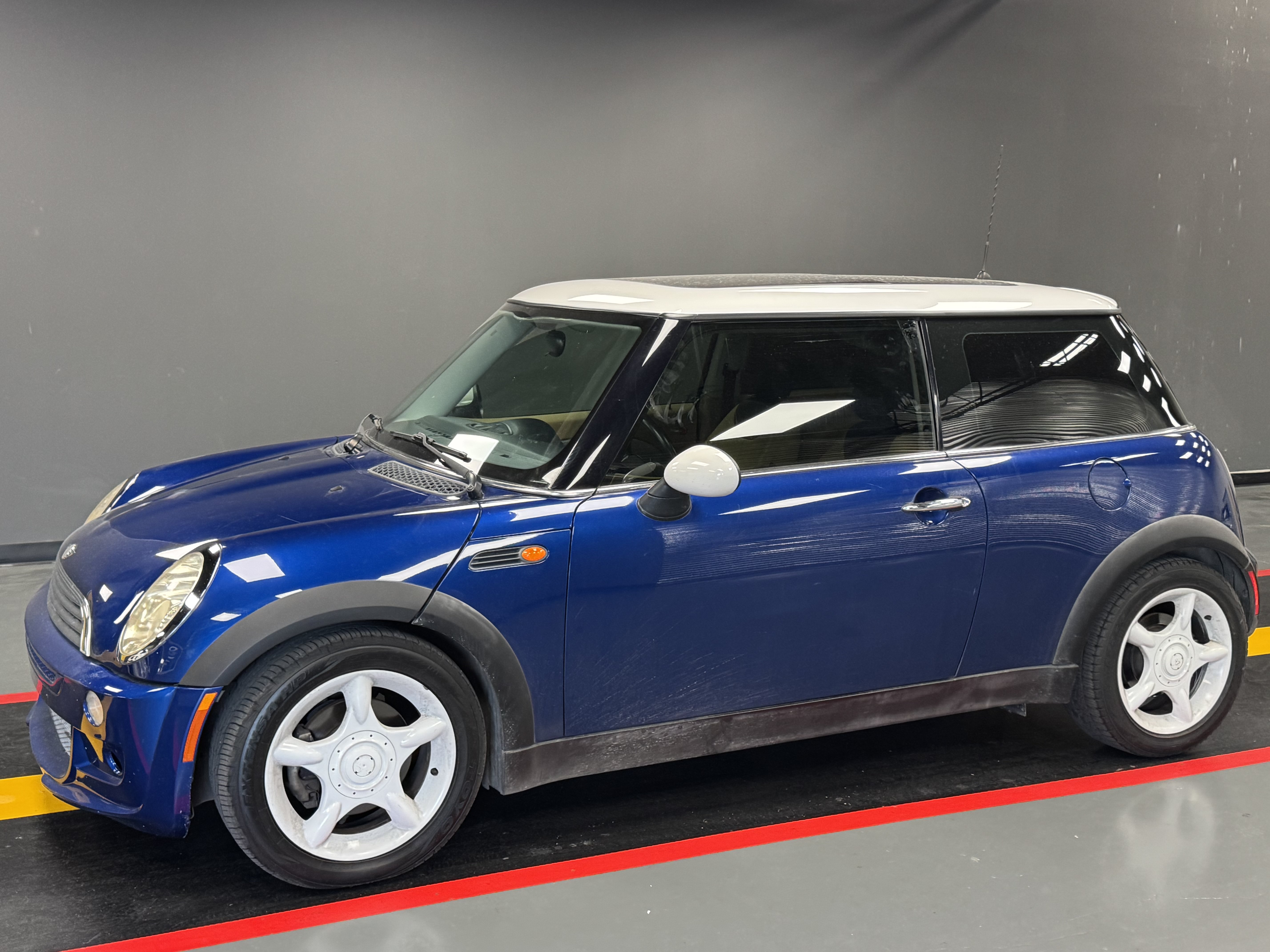Used 2002 MINI Cooper Hardtop FWD image 4