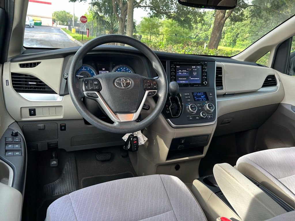 Used 2020 Toyota Sienna LE FWD image 13