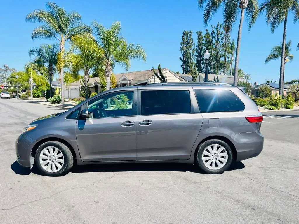 Used 2017 Toyota Sienna Limited FWD image 10