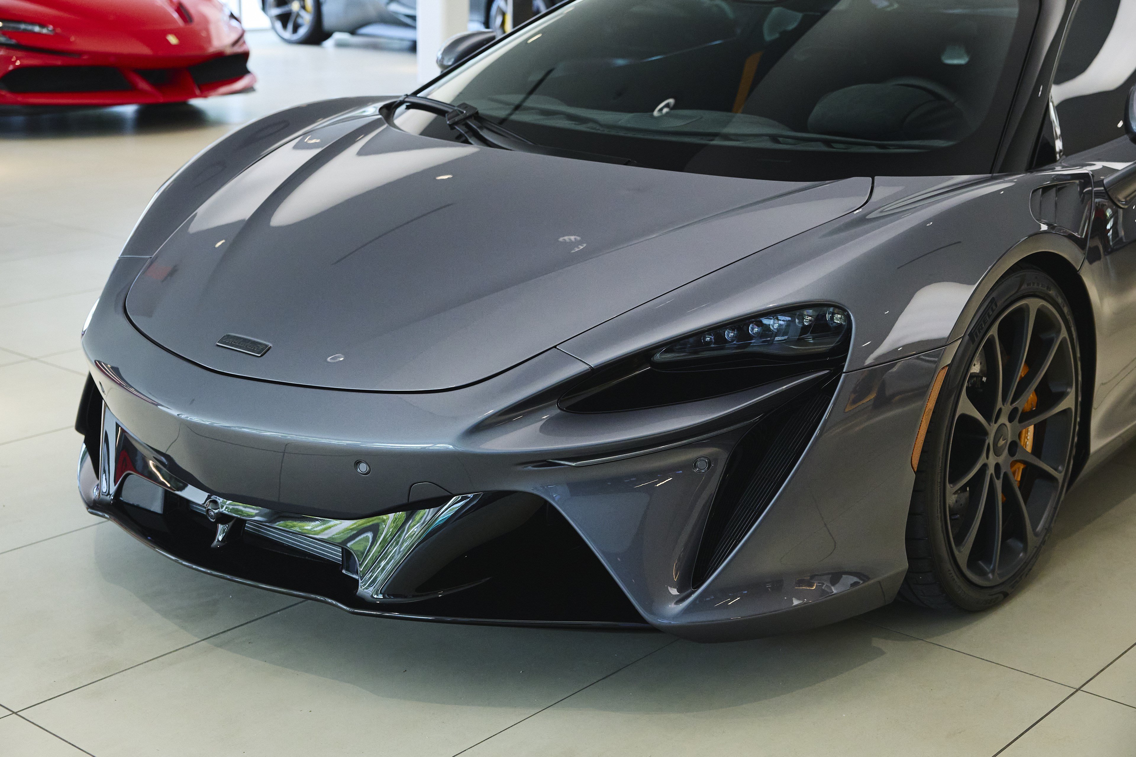Used 2025 McLaren Artura Spider RWD image 29