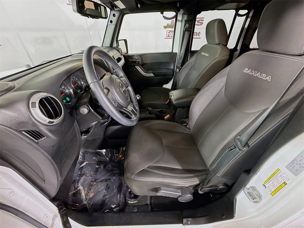 Used 2017 Jeep Wrangler Unlimited Sahara w/ Connectivity Group image 22