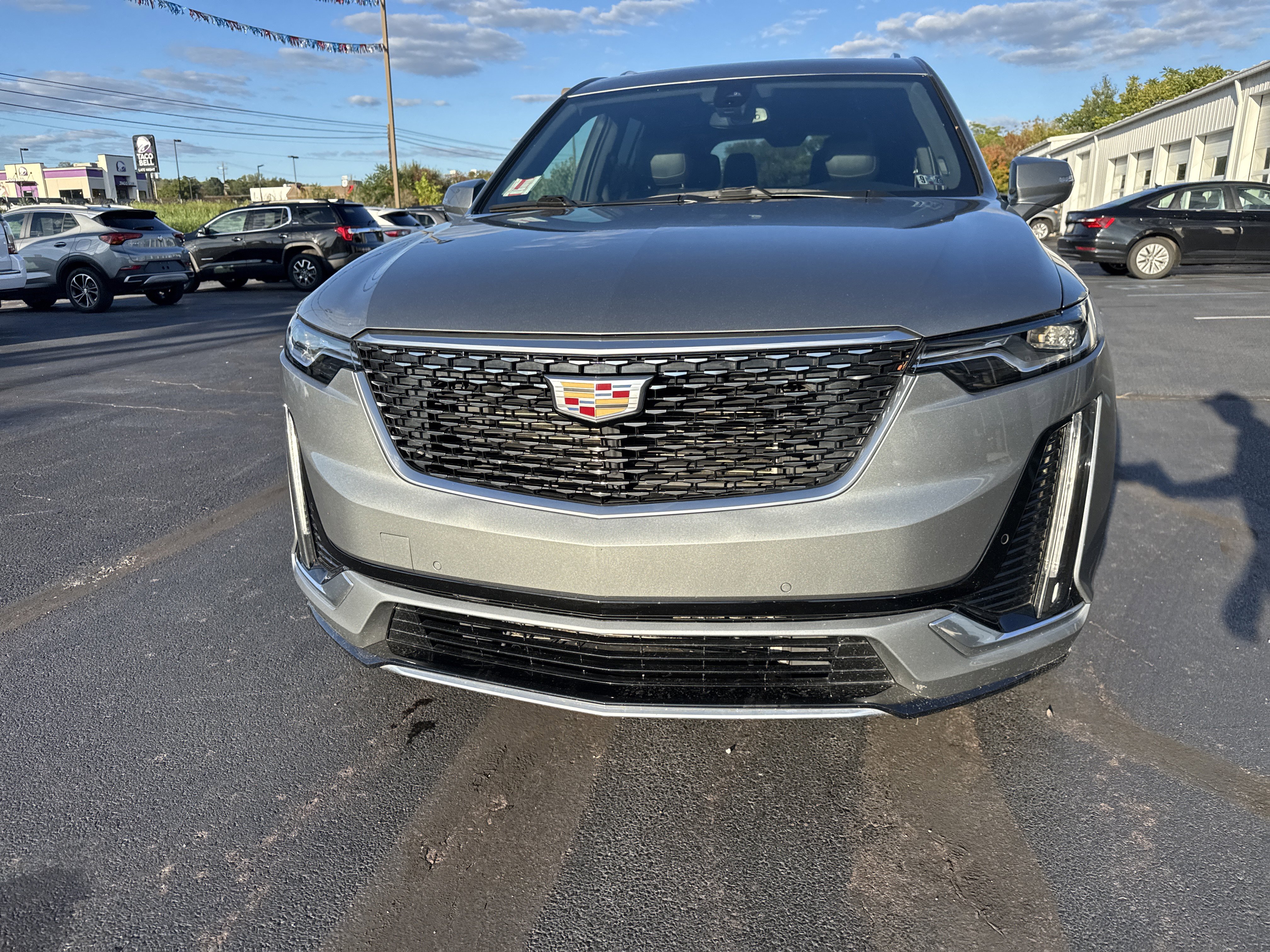 Used 2023 Cadillac XT6 Premium Luxury image 9