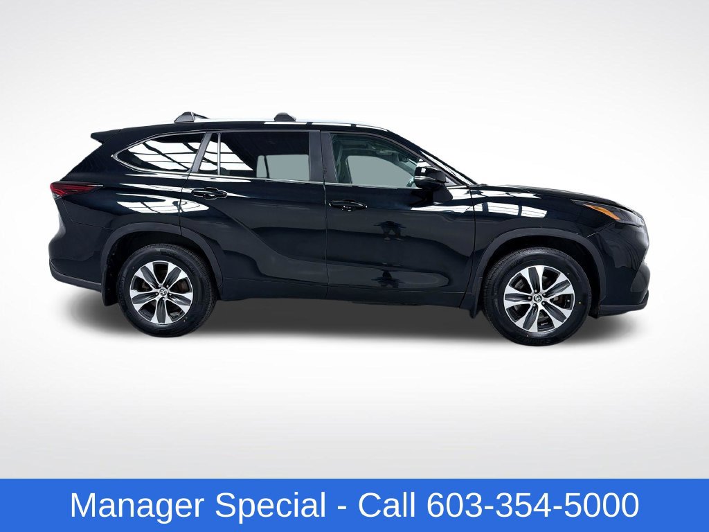 Certified 2024 Toyota Highlander XLE AWD/4WD image 1