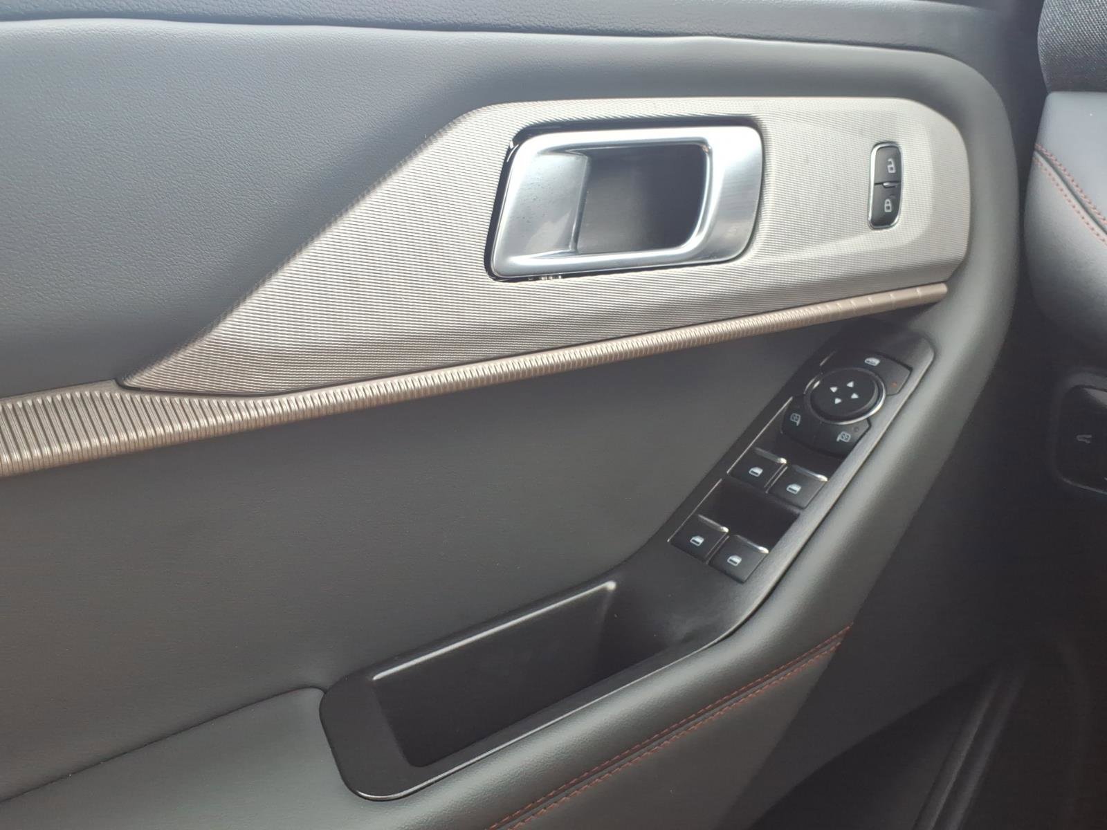 Used 2025 Ford Explorer Active w/ Active Comfort Package AWD/4WD image 11