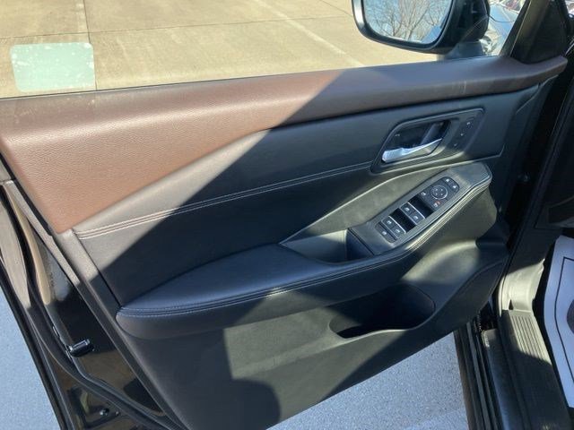 Used 2023 Nissan Rogue SL w/ SL Premium Package image 10