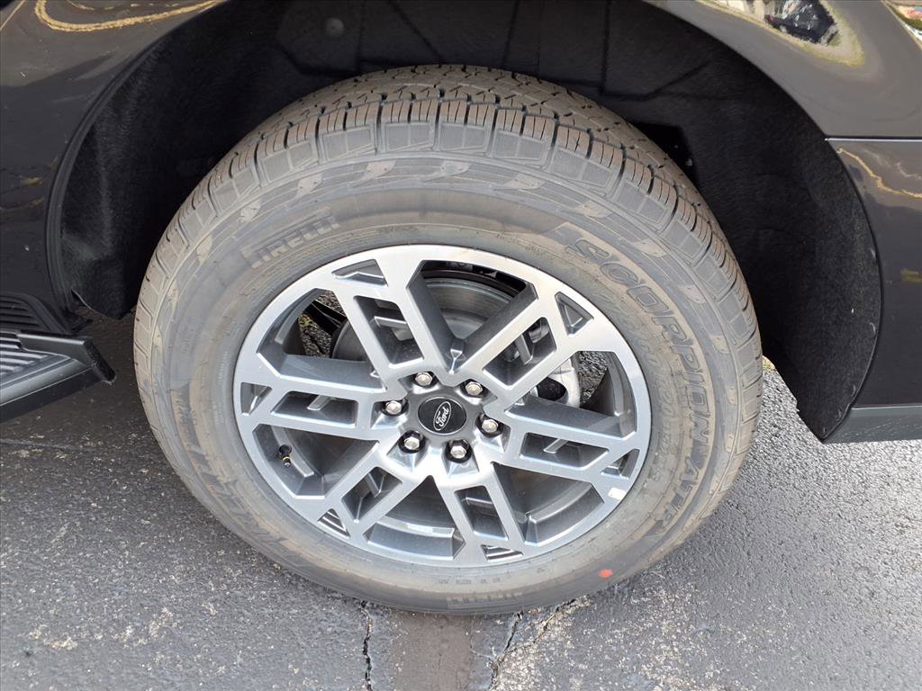 New 2025 Ford Expedition Active image 13
