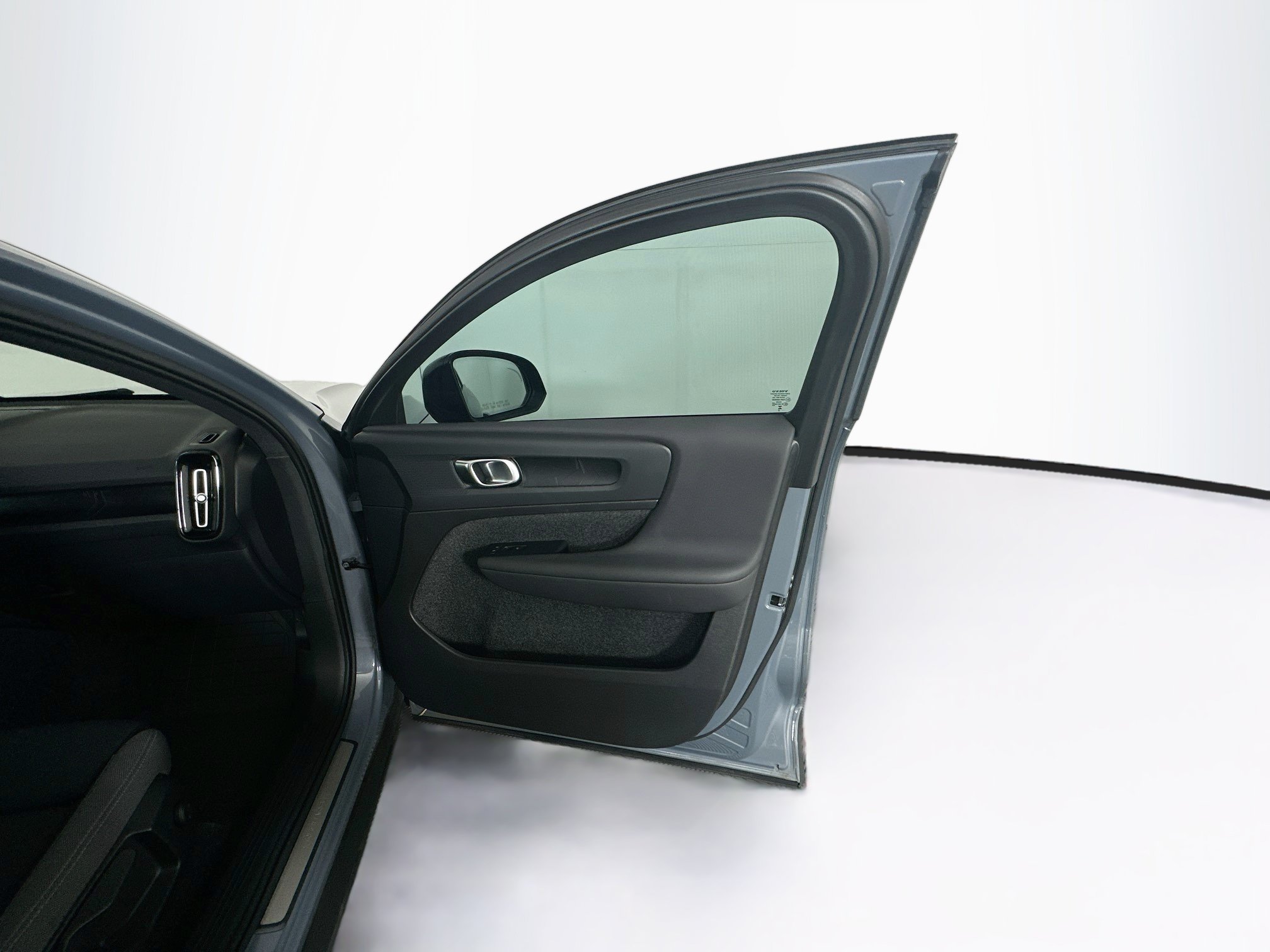 Used 2023 Volvo C40 Recharge Core w/ Protection Package Premier AWD/4WD image 31