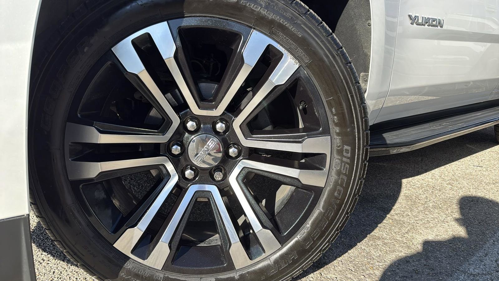 Used 2019 GMC Yukon SLT w/ Open Road Package image 9