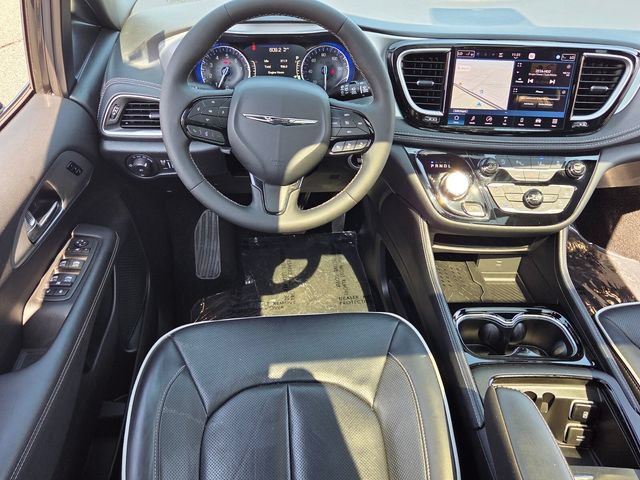 Used 2026 Chrysler Pacifica Limited w/ S Appearance Package FWD image 14