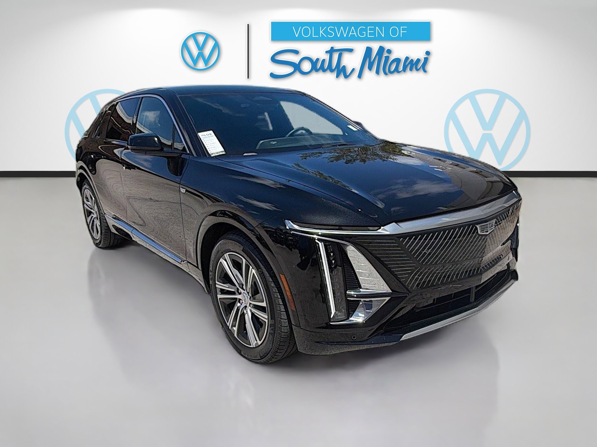 Used 2024 Cadillac Lyriq Luxury image 1