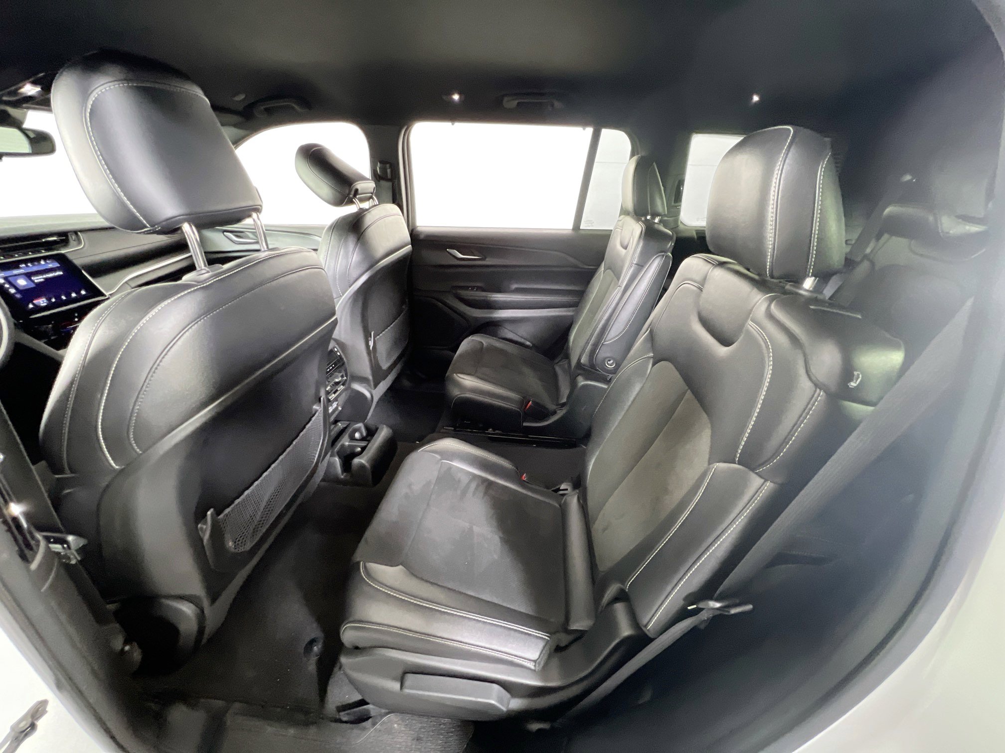 Used 2023 Jeep Grand Cherokee L Laredo AWD/4WD image 23